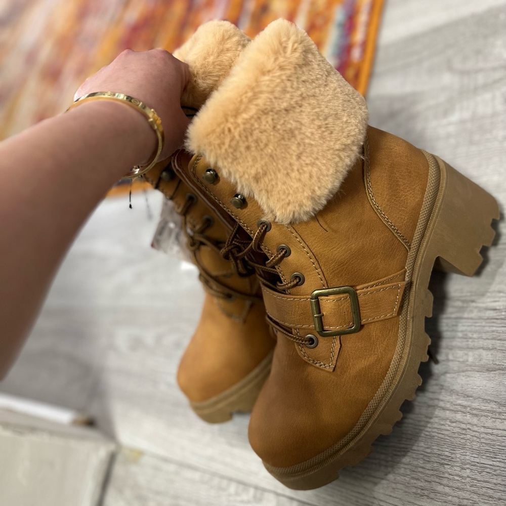 Camel colored boots for woman